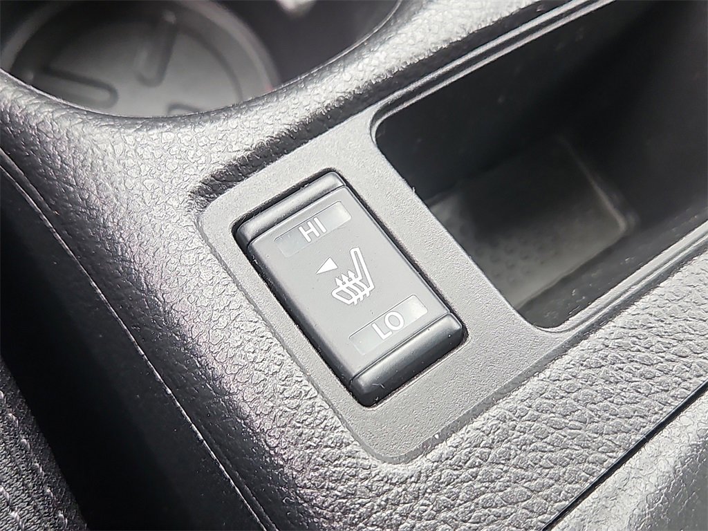 Used 2018 Nissan Rogue SV image 16