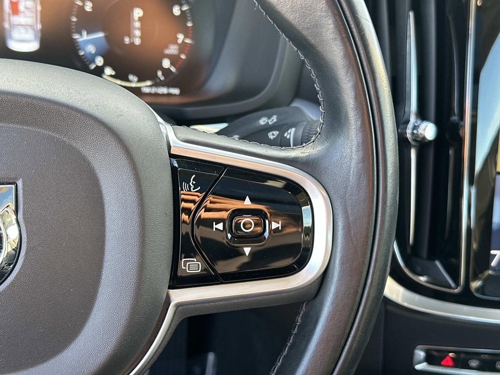 Used 2020 Volvo S60 T6 Momentum image 17