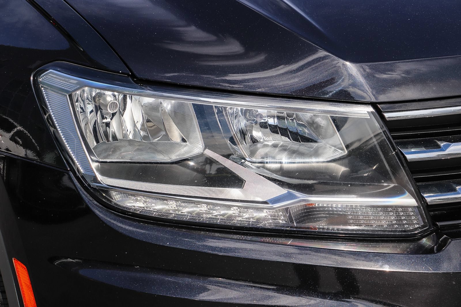 Used 2021 Volkswagen Tiguan SE FWD image 4