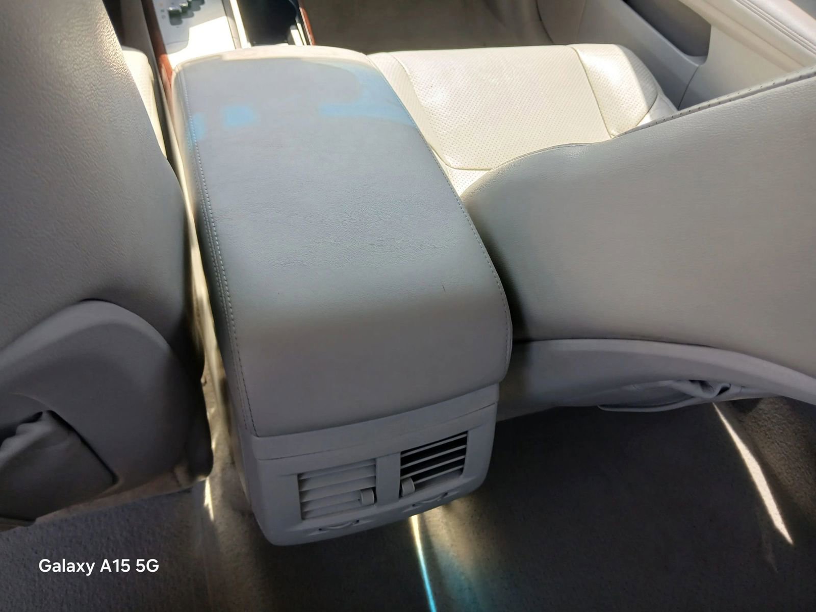 Used 2010 Toyota Avalon Limited FWD image 31