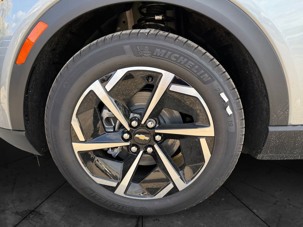 New 2026 Chevrolet Equinox EV LT image 14