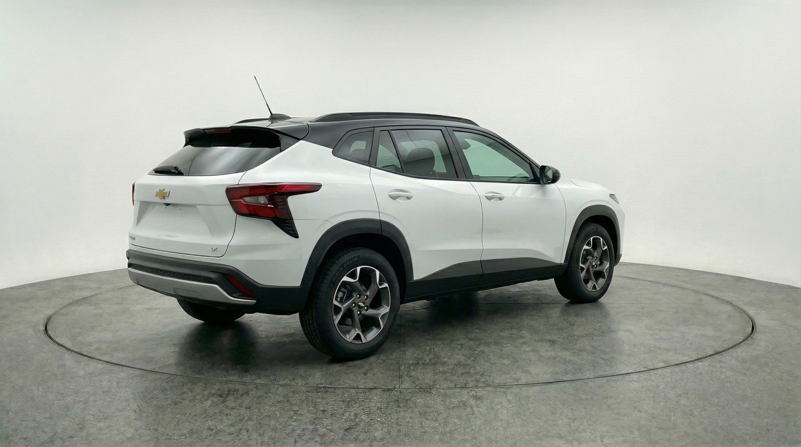 Used 2025 Chevrolet Trax LT w/ LT Convenience Package image 9