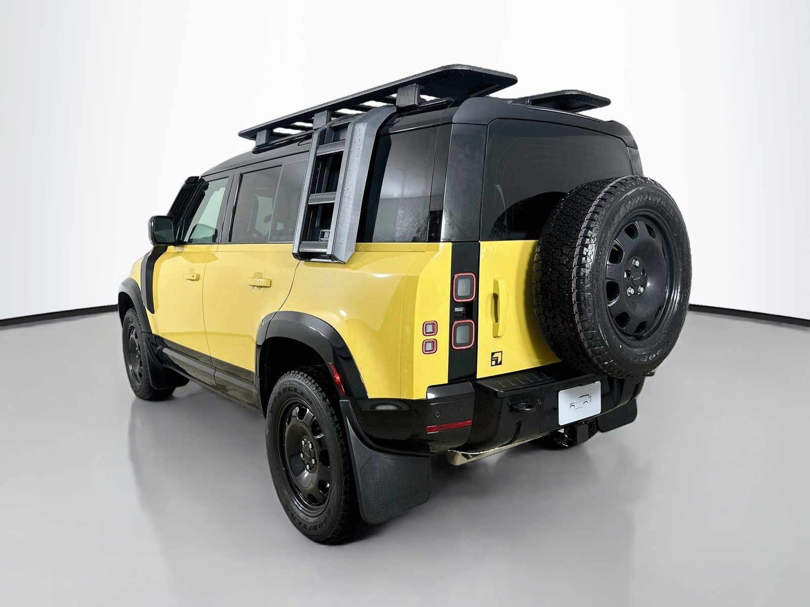 New 2026 Land Rover Defender 110 Trophy Edition AWD/4WD image 7