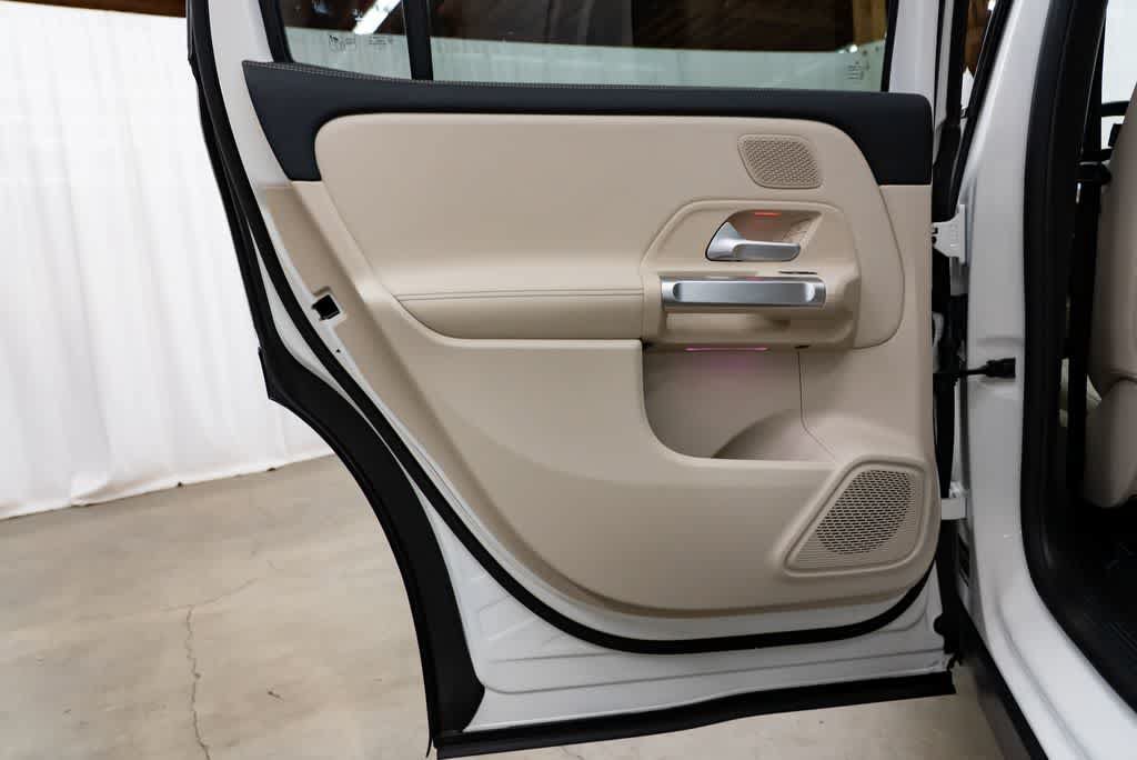Used 2024 Mercedes-Benz EQB 300 4MATIC image 24