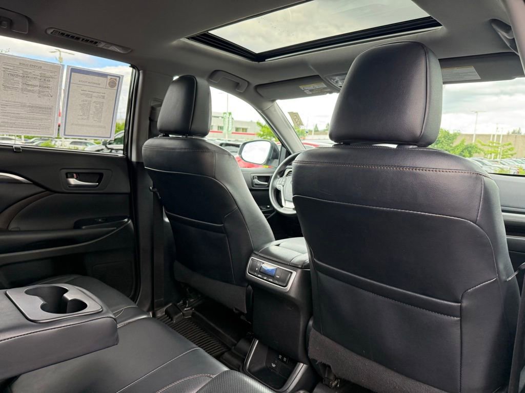 Used 2019 Toyota Highlander Limited AWD/4WD image 19