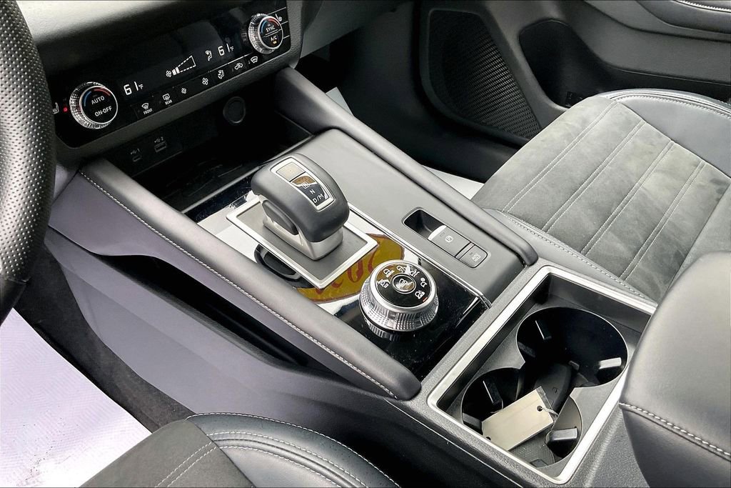 Used 2023 Mitsubishi Outlander SE image 16