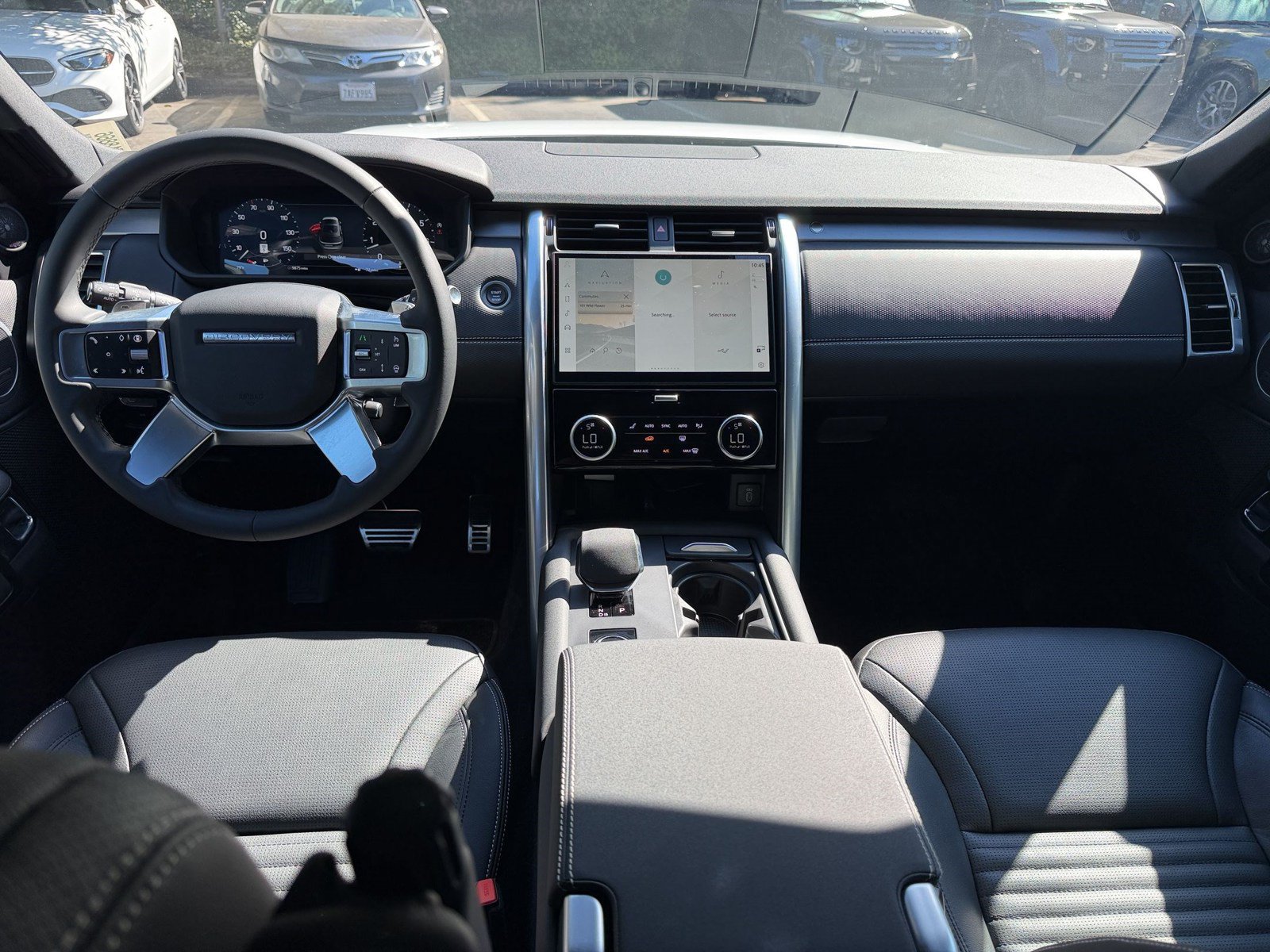 New 2026 Land Rover Discovery Limited Edition AWD/4WD image 16