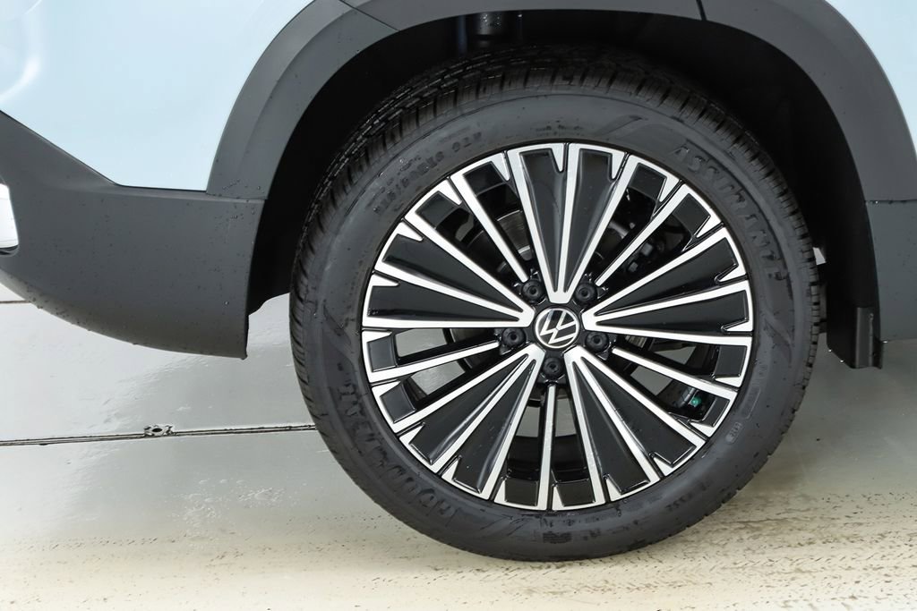 New 2026 Volkswagen Taos SE FWD image 13