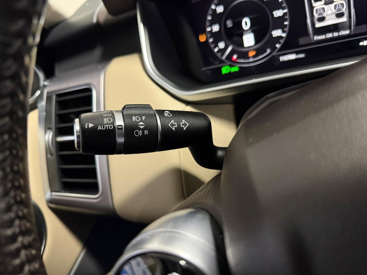 Used 2018 Land Rover Range Rover Sport HSE AWD/4WD image 33