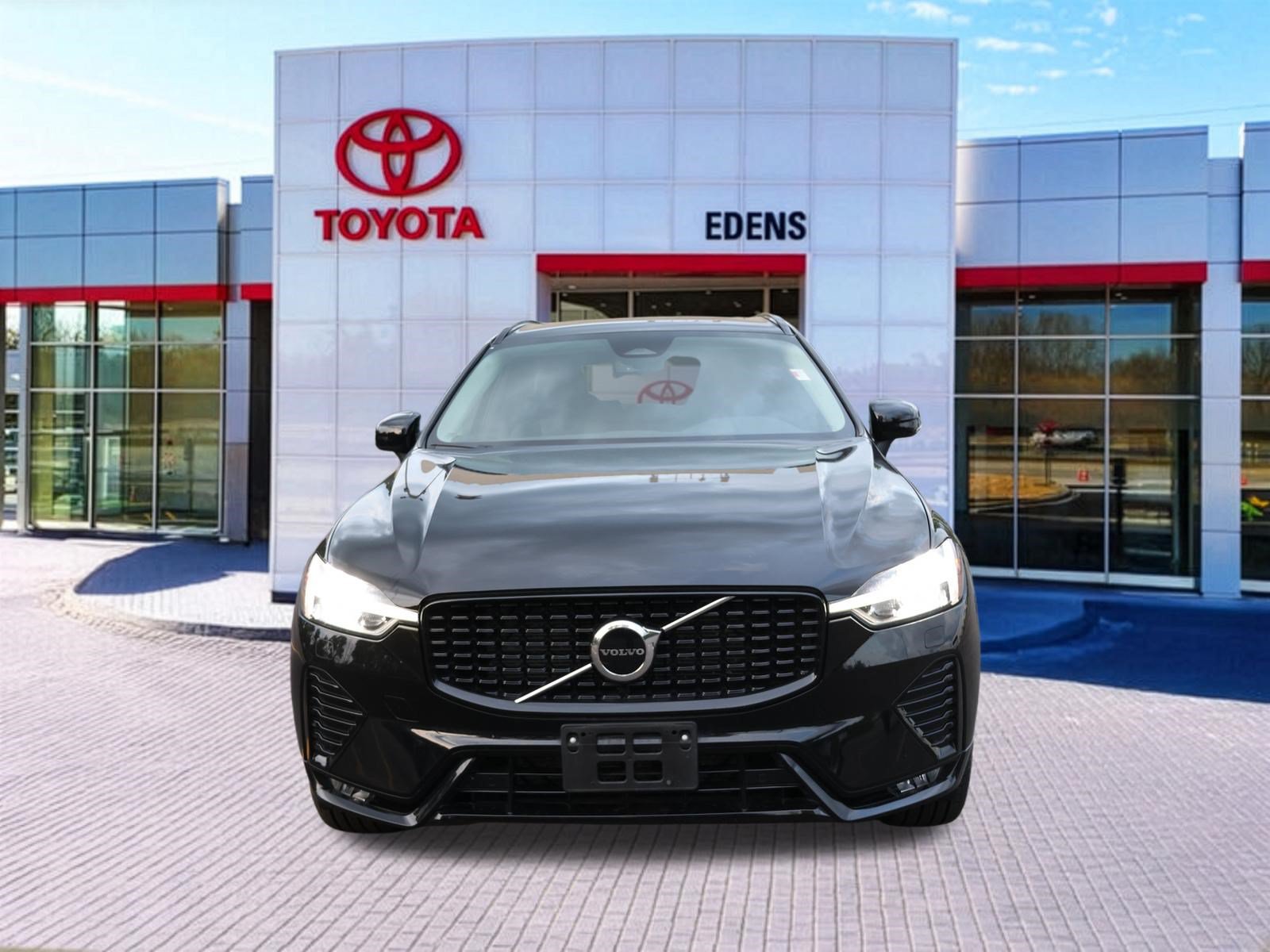 Used 2025 Volvo XC60 B5 Core AWD/4WD image 12