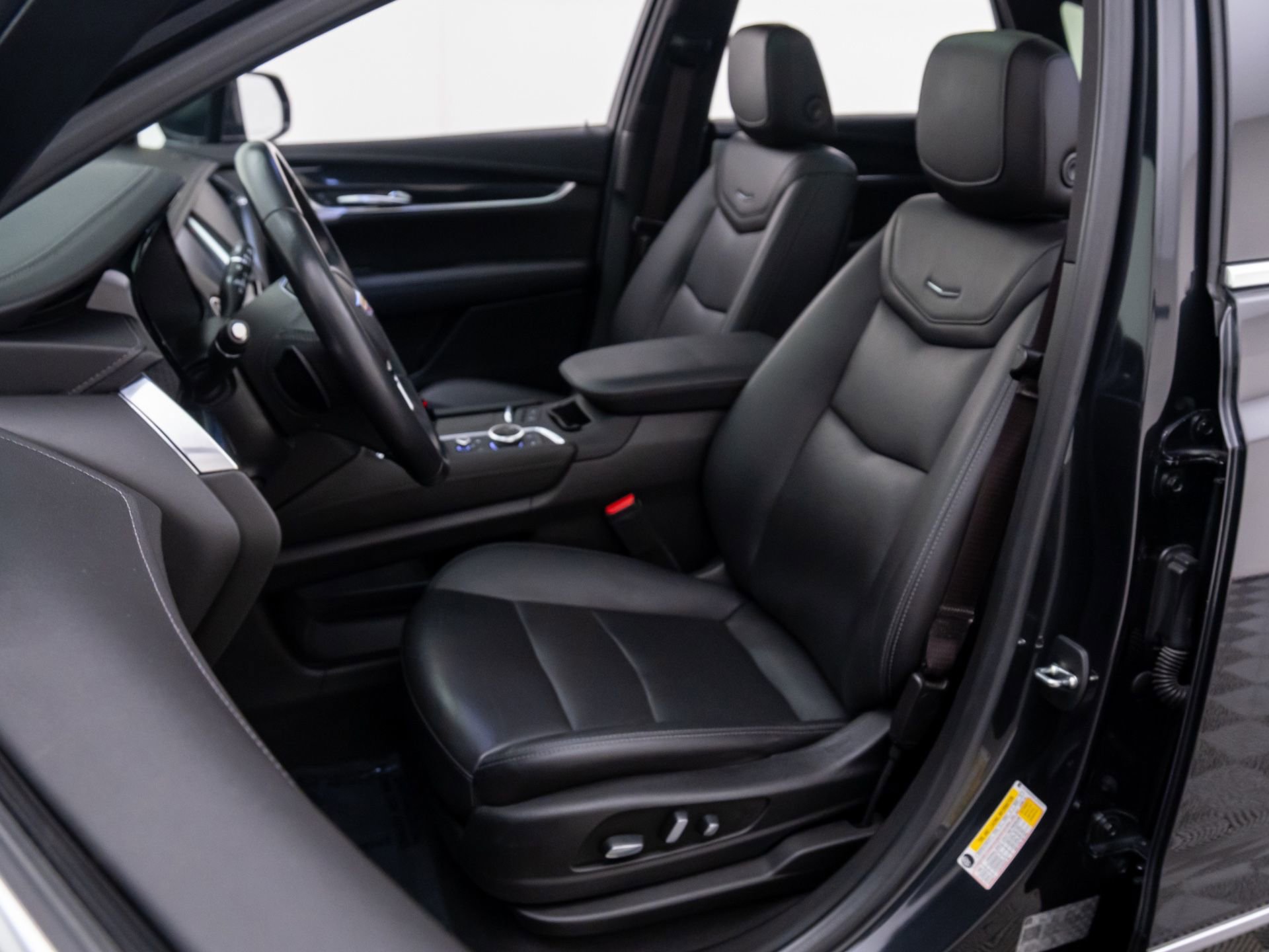 Used 2020 Cadillac XT5 Premium Luxury w/ LPO, Floor Liner Package image 18