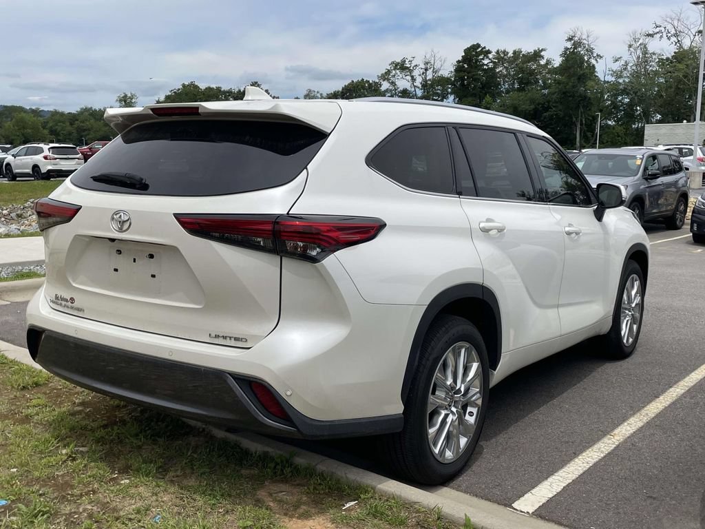 Used 2021 Toyota Highlander Limited FWD image 4