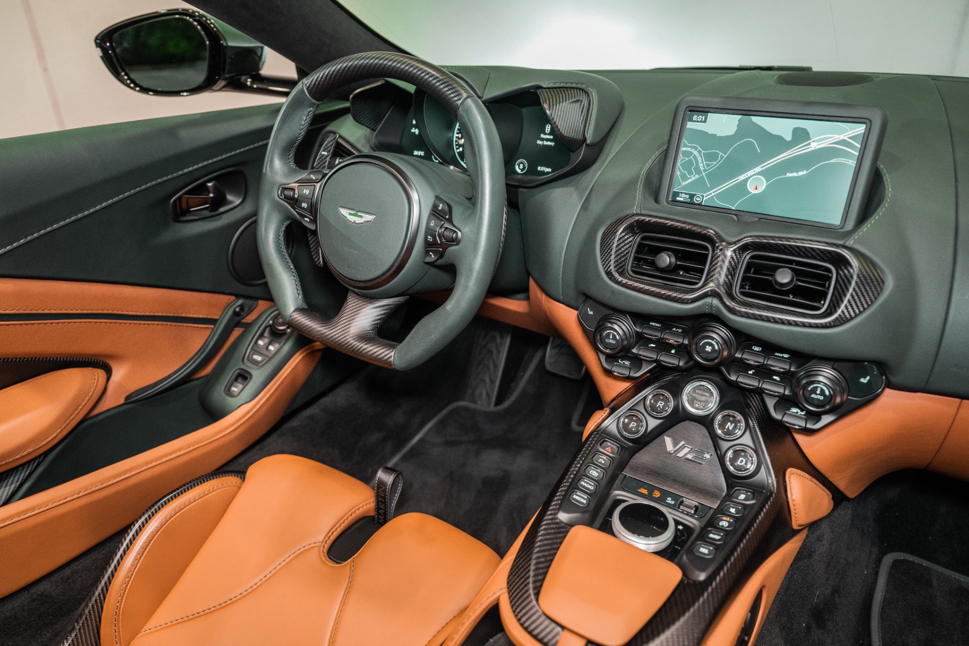 Used 2023 Aston Martin V12 Vantage Roadster RWD image 17