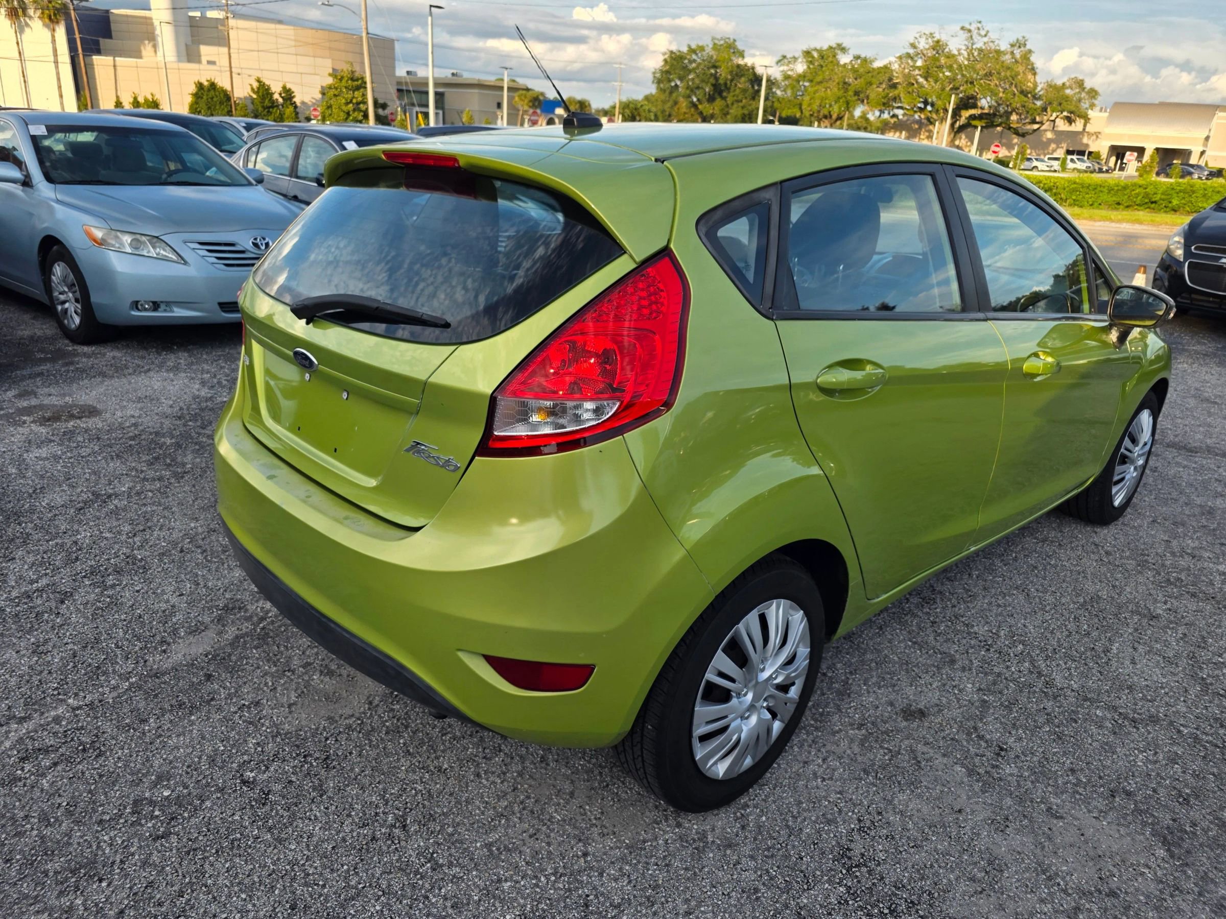 Used 2013 Ford Fiesta SE FWD image 7