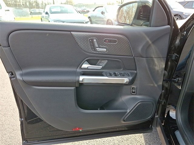 New 2025 Mercedes-Benz GLB 250 4MATIC image 11