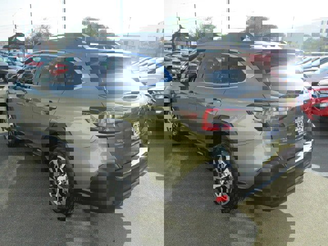 Used 2023 Subaru Outback Premium image 4