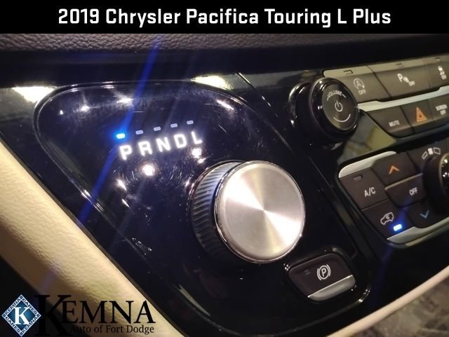 Used 2019 Chrysler Pacifica Touring-L Plus image 25