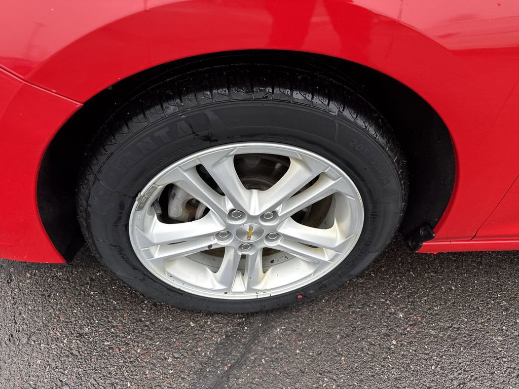 Used 2018 Chevrolet Cruze LT w/ Convenience Package FWD image 10
