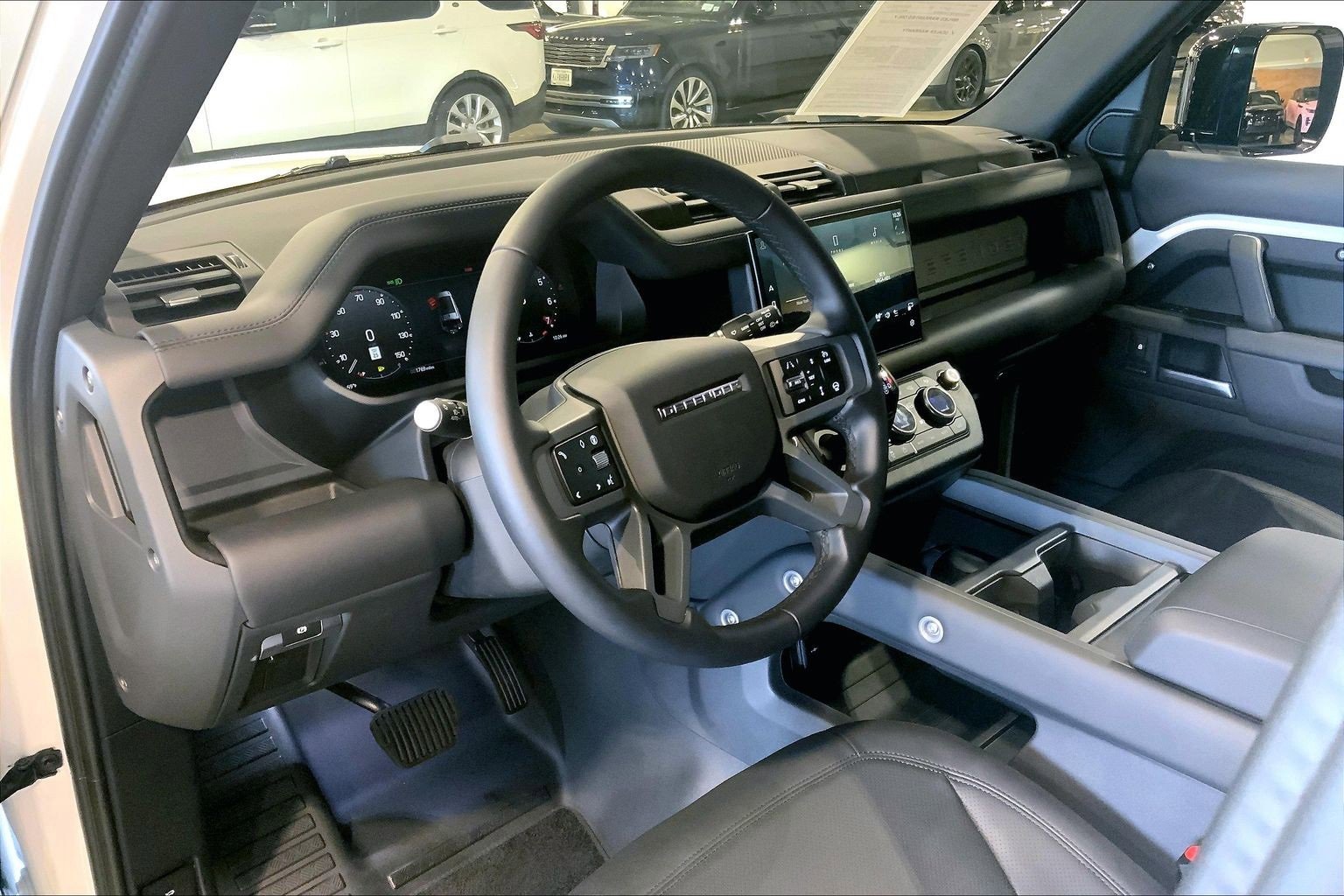 Used 2025 Land Rover Defender 130 S image 17