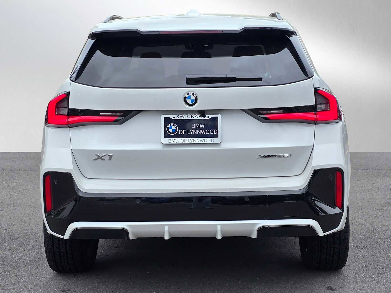 Used 2023 BMW X1 xDrive28i w/ Premium Package AWD/4WD image 4