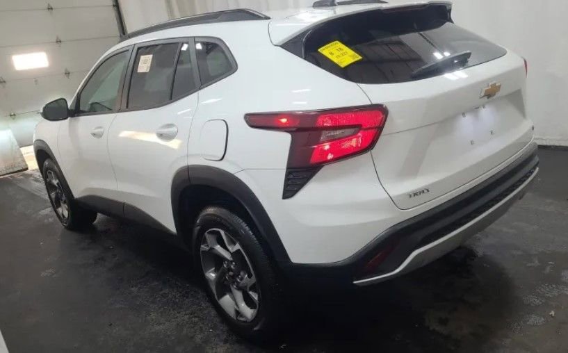 Used 2025 Chevrolet Trax LT image 3