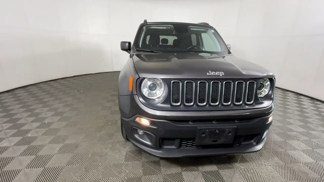 Used 2018 Jeep Renegade Latitude AWD/4WD image 17