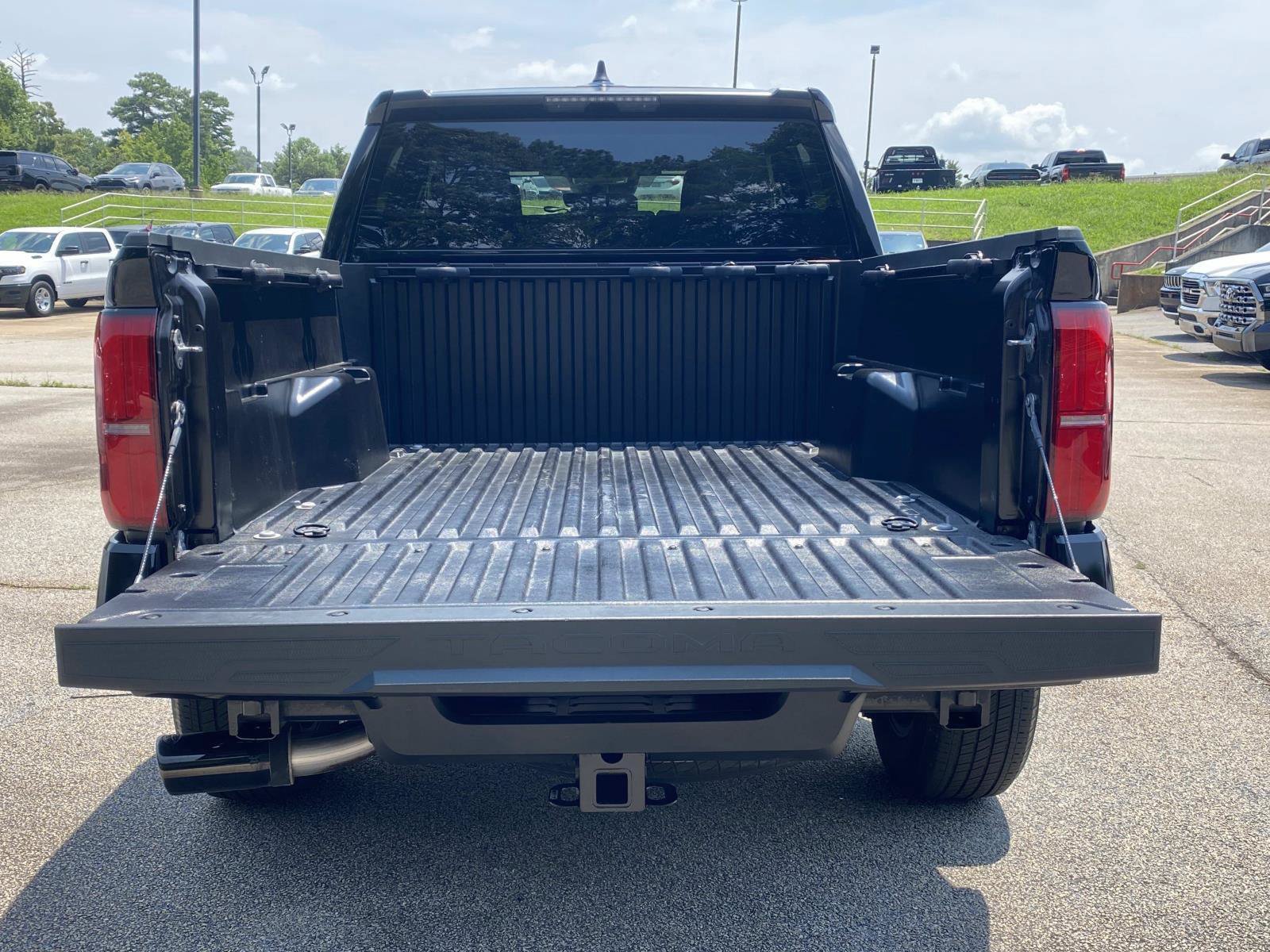 Used 2024 Toyota Tacoma SR5 AWD/4WD image 7