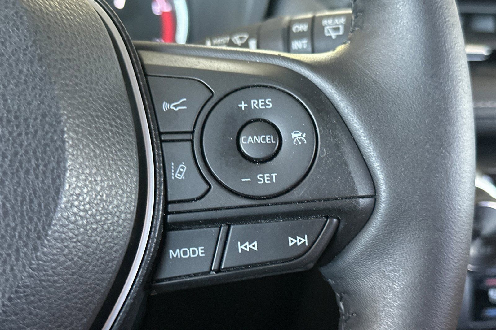 Used 2019 Toyota RAV4 Limited w/ Advanced Technology Package AWD/4WD image 29