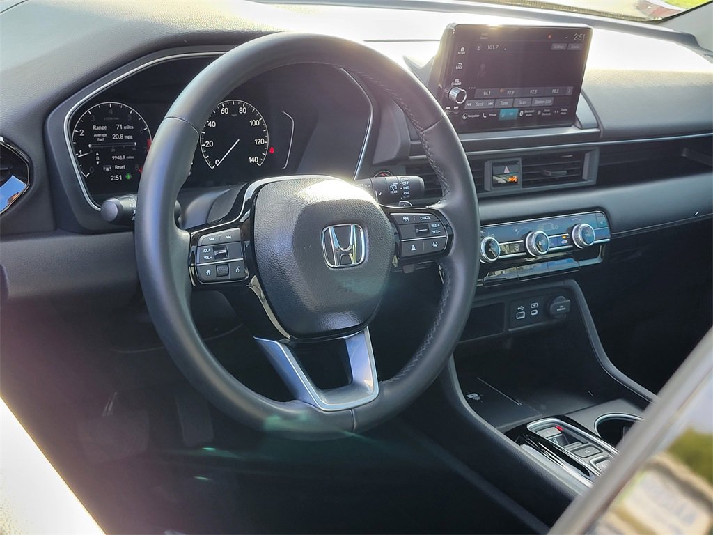 Used 2023 Honda Pilot Touring image 3