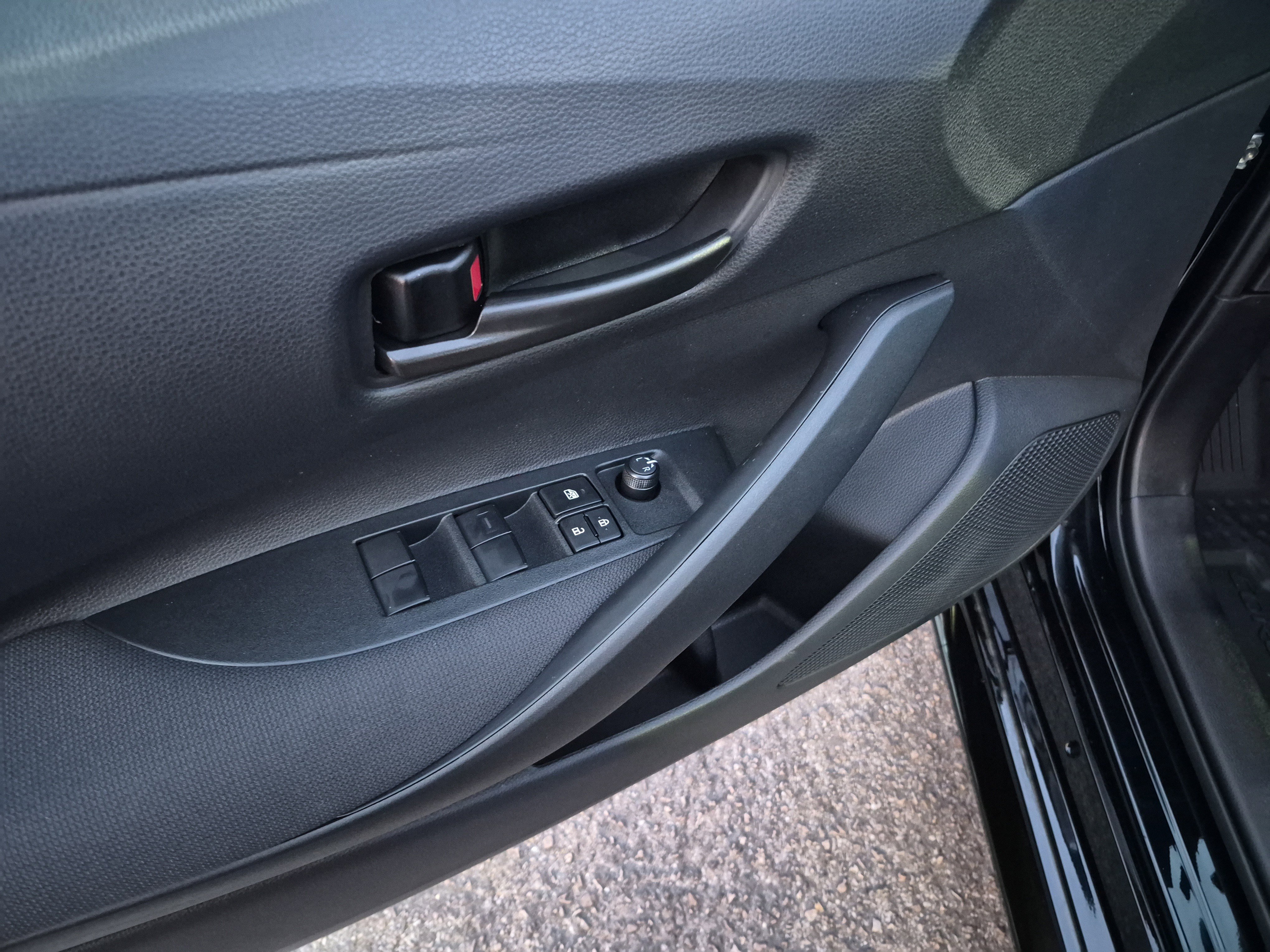 Used 2026 Toyota Corolla LE image 9