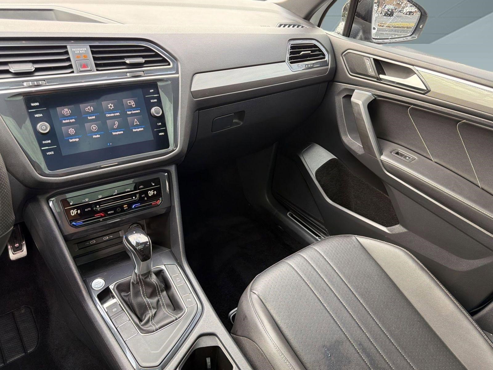 Used 2022 Volkswagen Tiguan SE R-Line image 27