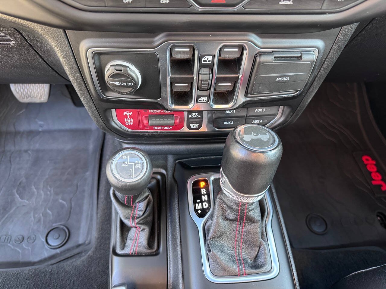 Used 2023 Jeep Wrangler Unlimited Rubicon w/ Cold Weather Group AWD/4WD image 18