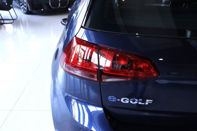 Used 2016 Volkswagen e-Golf SEL Premium image 12