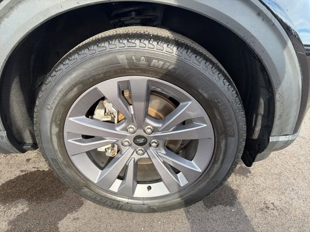 Used 2022 Ford Explorer XLT w/ Equipment Group 202A image 4