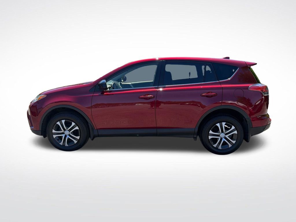 Used 2018 Toyota RAV4 LE w/ All Weather Liner Package AWD/4WD video 2