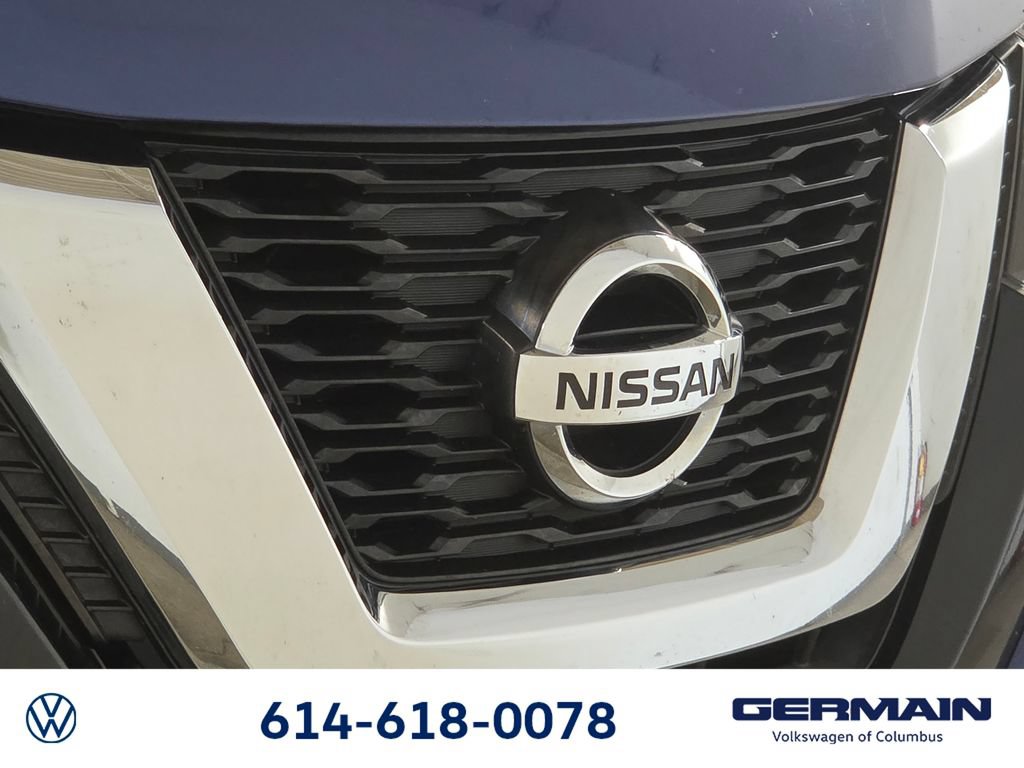 Used 2017 Nissan Rogue SV w/ SV Premium Package AWD/4WD image 16