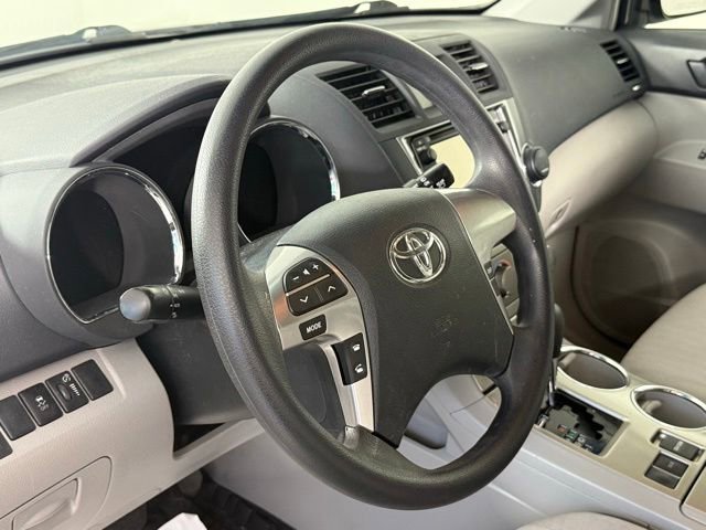 Used 2013 Toyota Highlander FWD image 18