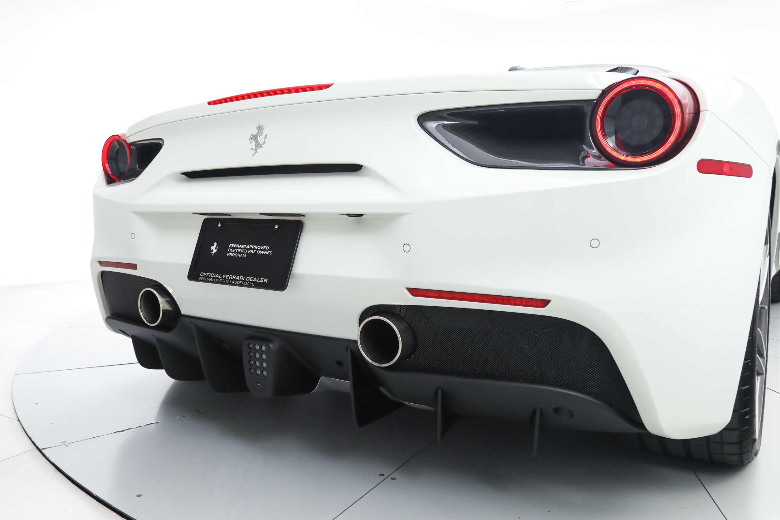 Used 2017 Ferrari 488 GTB RWD image 16