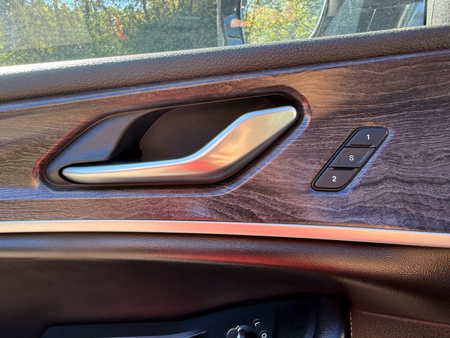 Used 2023 Jeep Grand Cherokee L Limited w/ Luxury Tech Group II image 12