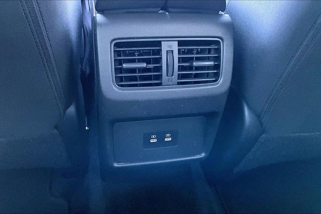 Used 2024 Nissan Rogue SV image 36
