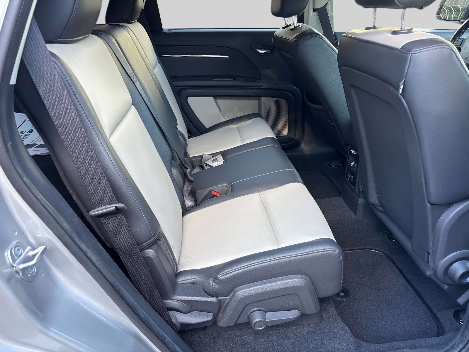 Used 2009 Dodge Journey R/T w/ Rear Seat Video Group FWD image 17