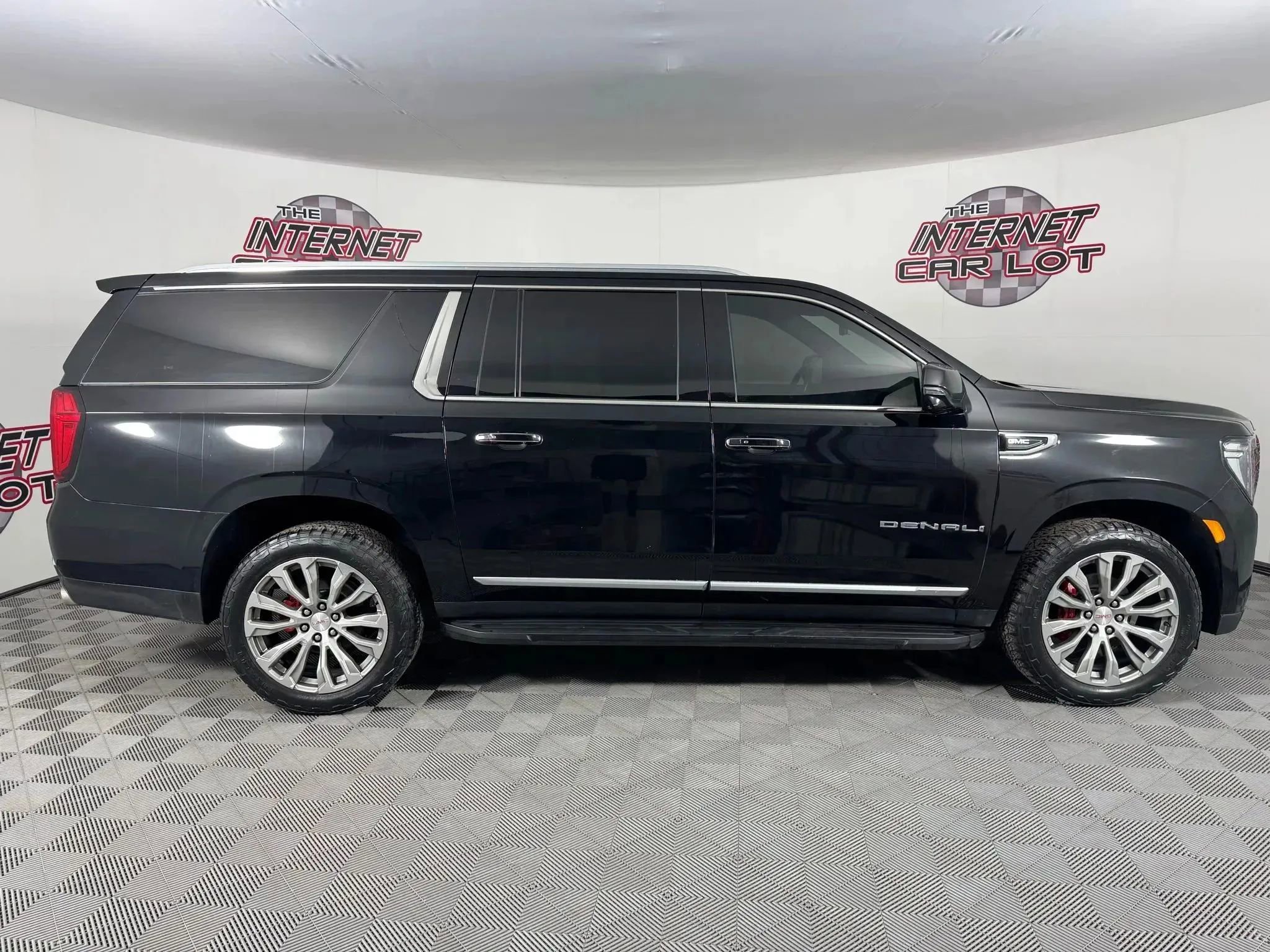 Used 2021 GMC Yukon XL Denali w/ Advanced Technology Package image 8
