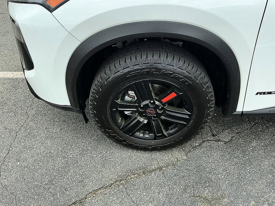 Certified 2025 Nissan Rogue SV AWD/4WD image 7