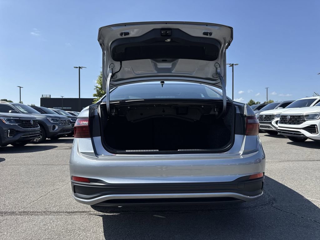 New 2025 Volkswagen Jetta SE image 15
