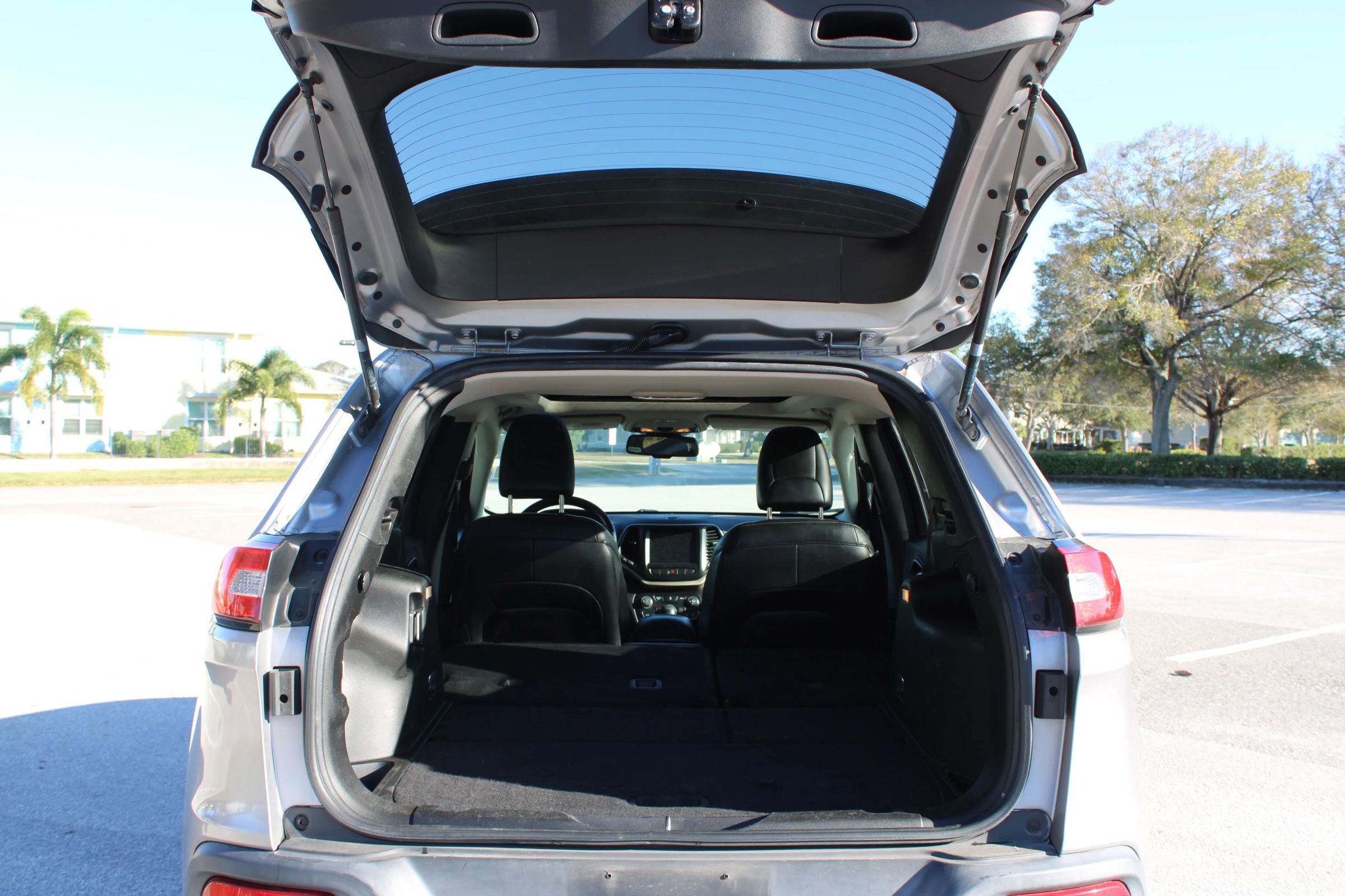 Used 2014 Jeep Cherokee Limited image 16