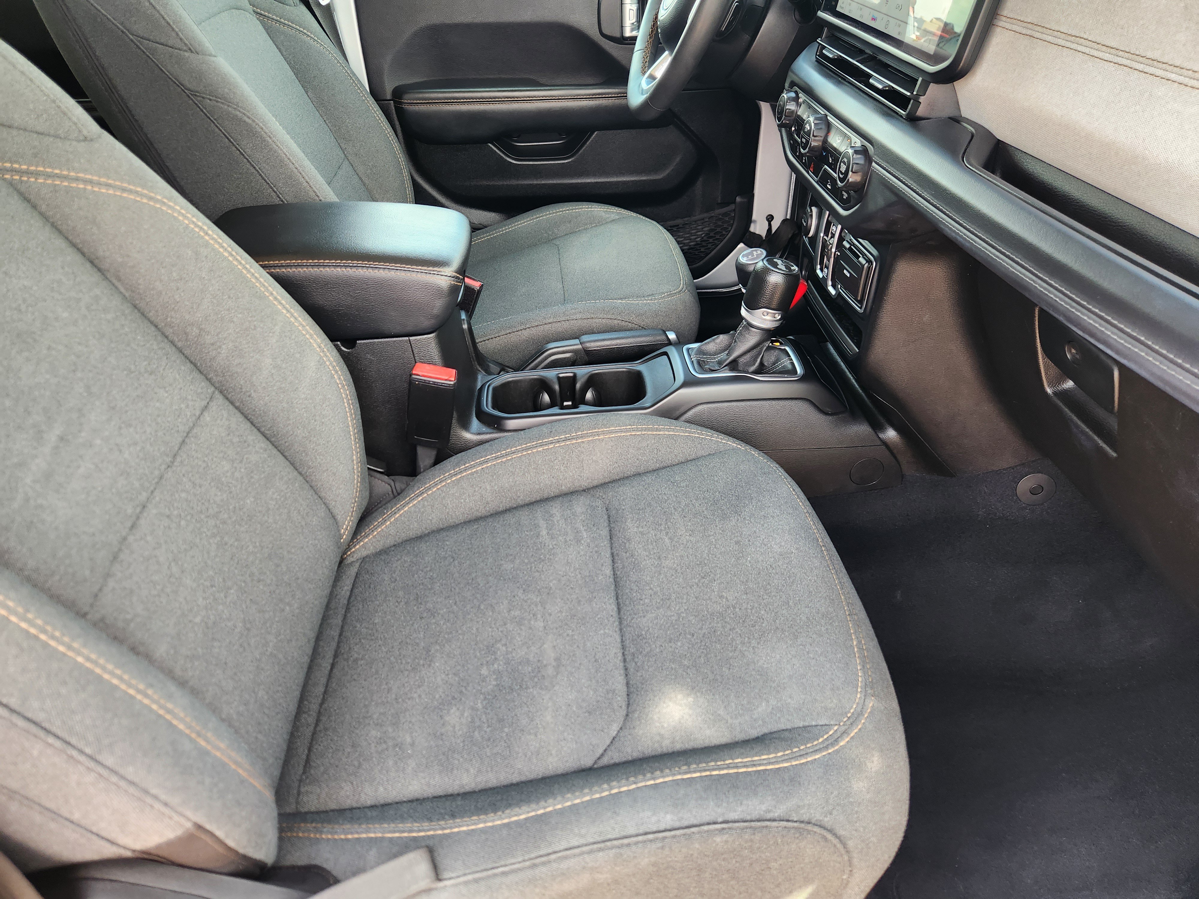 Used 2024 Jeep Wrangler Unlimited Sahara AWD/4WD image 14
