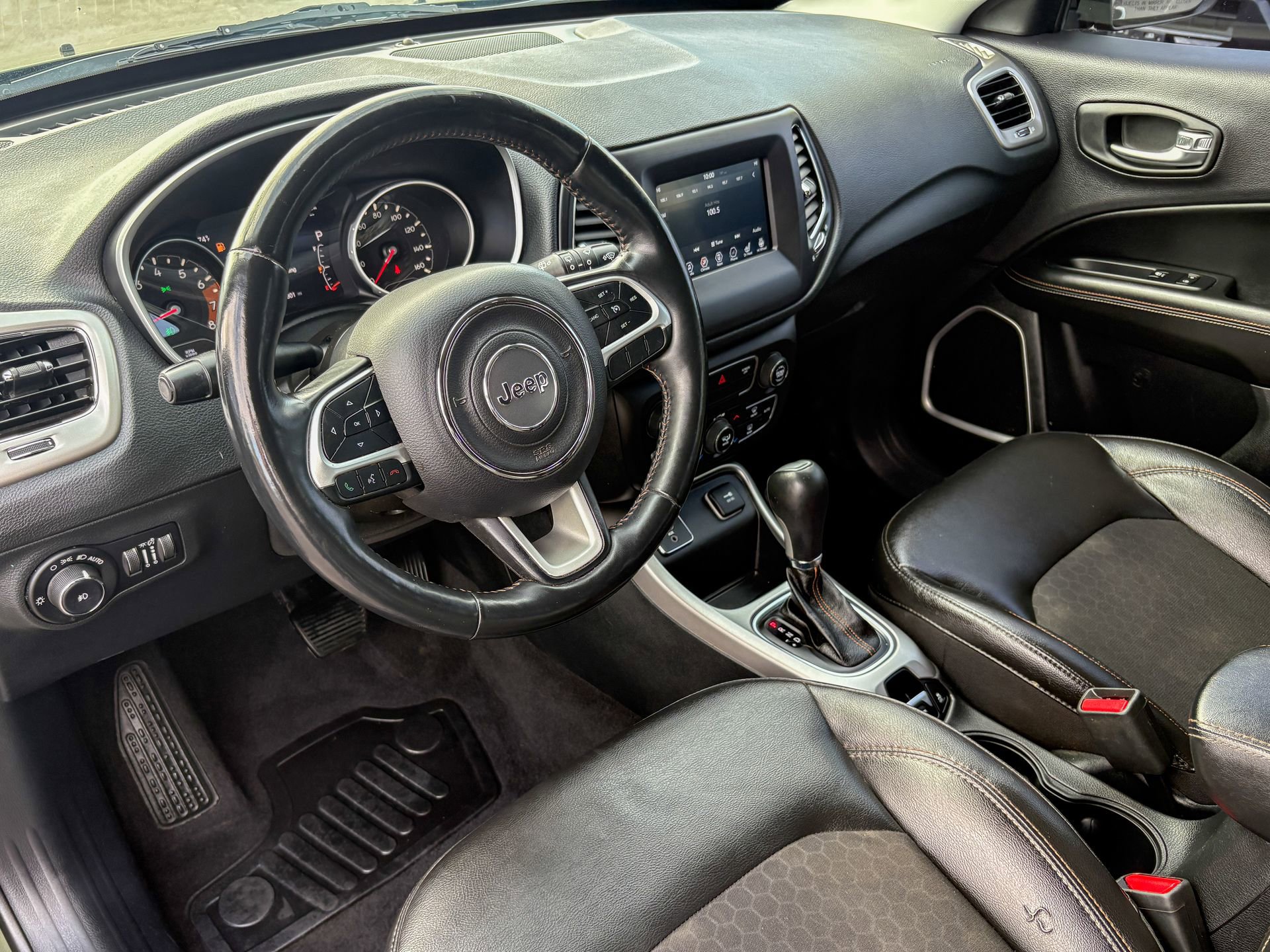 Used 2018 Jeep Compass Latitude w/ Popular Equipment Group FWD image 17