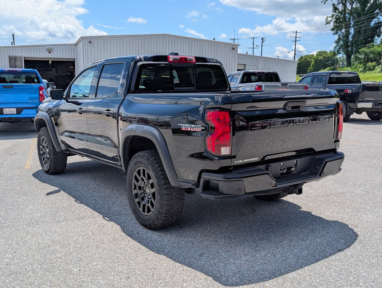Used 2024 Chevrolet Colorado Trail Boss w/ Technology Package AWD/4WD image 5