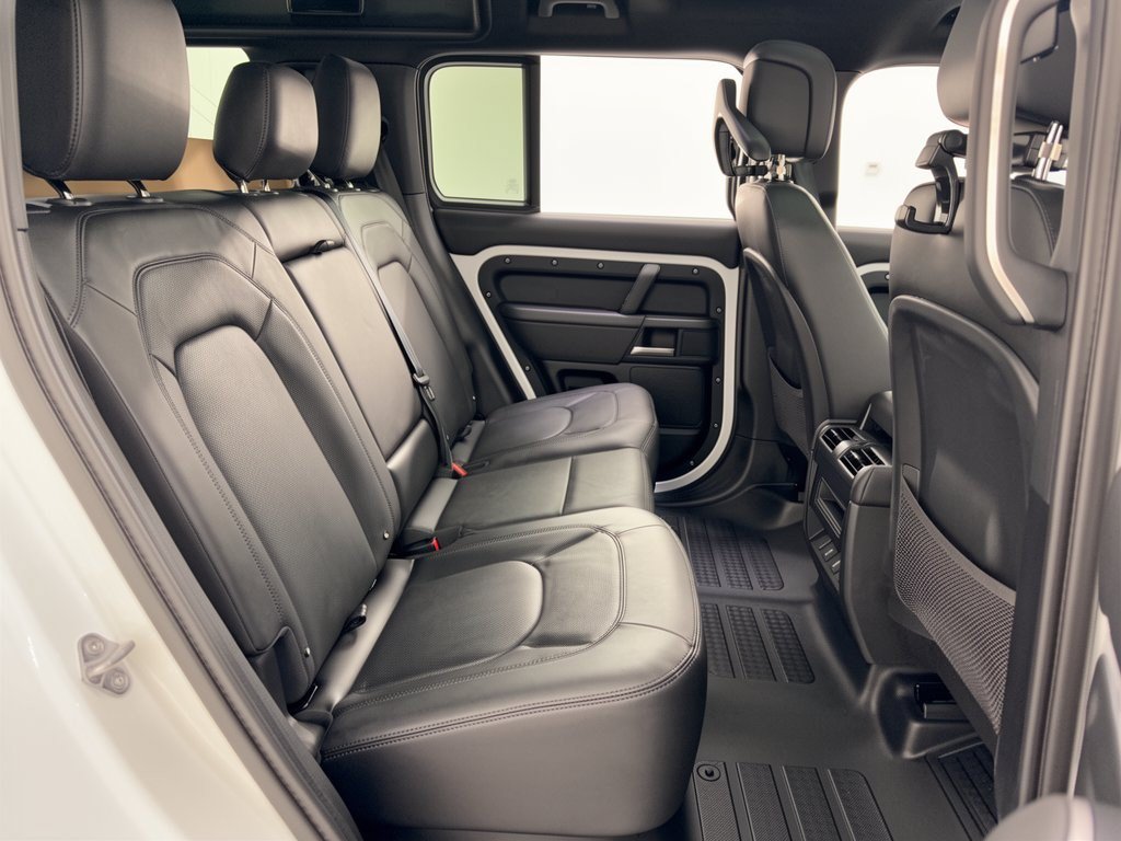 New 2026 Land Rover Defender 110 X-Dynamic SE AWD/4WD image 29