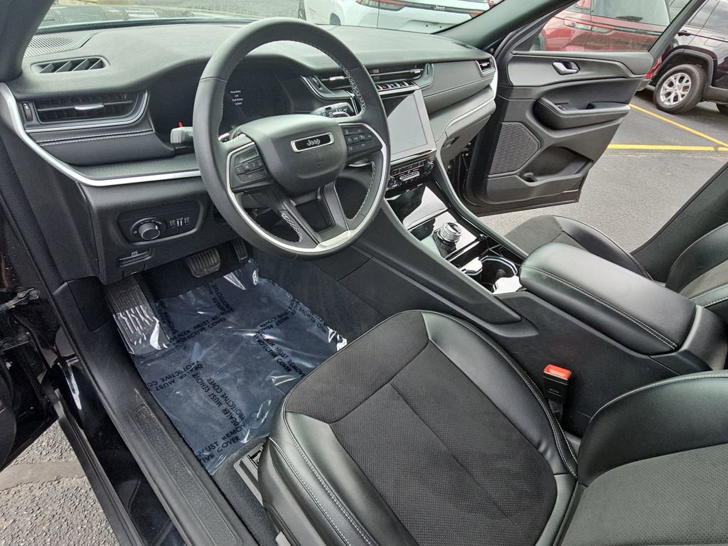 Certified 2023 Jeep Grand Cherokee L Laredo AWD/4WD image 17